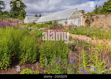 Il Giardino murato presso la Casa di Cambo e i Giardini vicino a St Andrews, Fife, Scozia. Foto Stock