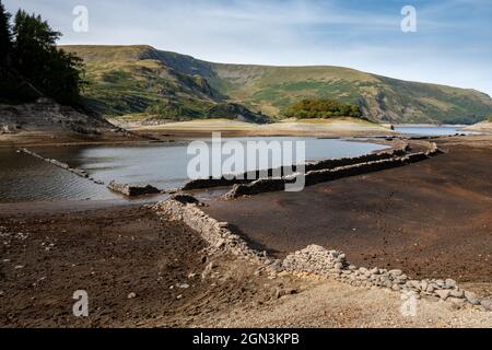 Il villaggio sommerso di Mardale Green riappare a Haweswater quando il livello dell'acqua scende quasi a livelli record Foto Stock