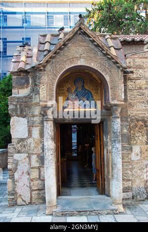 Kapnikarea o Chiesa di Panagia Kapnikarea è una piccola chiesa bizantina nel centro di Atene. Foto Stock