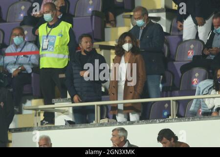 Firenze, Italia. 22 settembre 2021. FIRENZE, Italia - 21.09.2021: Matteo Renzi e la moglie Agnese Landini nella tribuna d'onore dello stadio Artemio Franchi di Firenze per assistenza alla parte Fiorentina vs Inter persa dalla fiorentina per 3 a 1. Credit: Independent Photo Agency/Alamy Live News Foto Stock