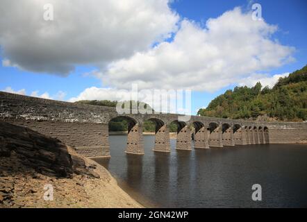 Diga di Garreg DU nella valle di Elan, Powys, Galles, Regno Unito. Foto Stock