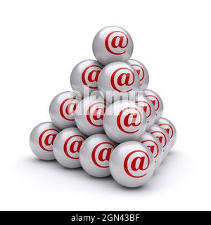 Piramide e-mail. immagine con rendering 3d Foto Stock