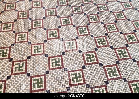 Mosaici per pavimenti in Casa de la Cultura Benjamin Duarte a Cienfuegos, Cuba. Foto Stock