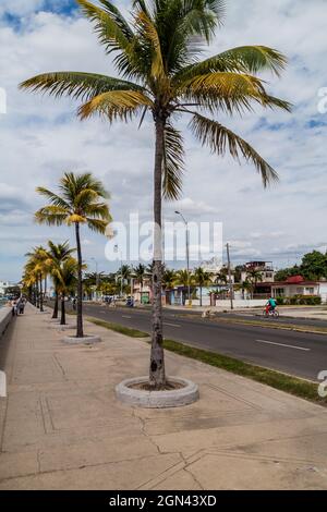 CIENFUEGOS, CUBA - 11 FEBBRAIO 2016: Vista sul lungomare di Malecon a Cienfuegos, Cuba Foto Stock