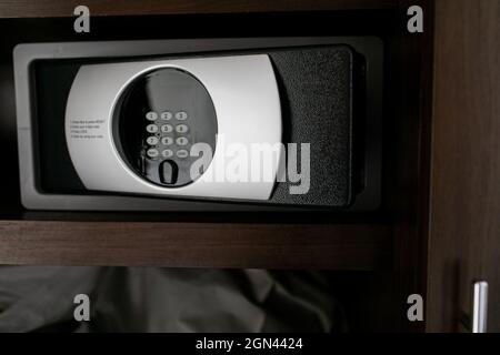 Cassetta di sicurezza o moderno armadietto elettronico a casa Foto Stock