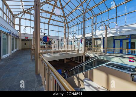 Un tempo il famoso George Hotel, ora il centro commerciale George, High Street, Grantham, Lincolnshire – immagine interna Foto Stock