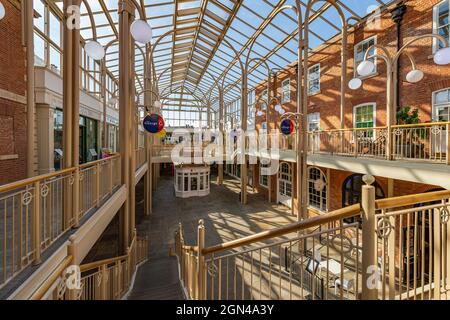 Un tempo il famoso George Hotel, ora il centro commerciale George, High Street, Grantham, Lincolnshire – immagine interna Foto Stock