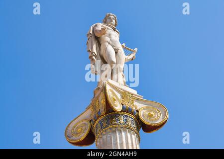 La statua del dio Apollo, nel centro di Atene Foto Stock