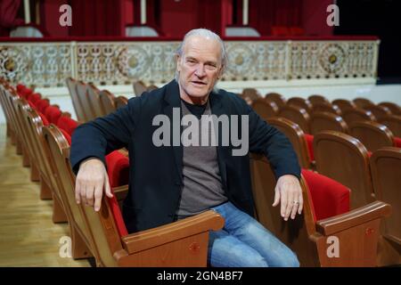 L'attore Lluis Homar ha visto posare durante la sessione di ritratti a Madrid. (Foto di Atilano Garcia / SOPA Images/Sipa USA) Foto Stock