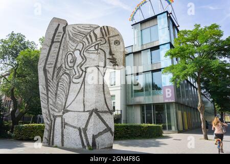 Rotterdam Olanda - Agosto 23 2017; grande scultura all'aperto all'esterno del Museo Boljmana Van Beuningen. Foto Stock