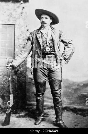 William Frederick 'Buffalo Bill' Cody (1846-1917), cacciatore di bisonti, scout e showman. Foto c.1890 Foto Stock