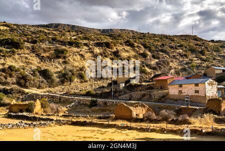 Antacocha, tipico villaggio peruviano nelle Ande Foto Stock
