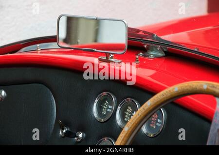 Shelby Cobra il mito .Red 1965 Shelby Cobra. Leggenda dell'auto Foto Stock