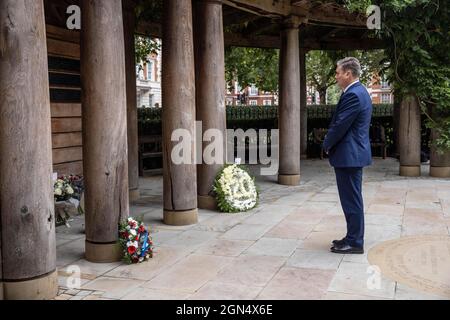 Sir Keir Starmer, leader del Partito Laburista al Memorial Garden di Grosvenor Square a Londra nel settembre 11, il 20° anniversario del 9/11. Foto Stock