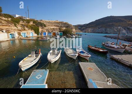 Il pittoresco villaggio di pescatori di Mandrakia, Milos, Grecia Foto Stock