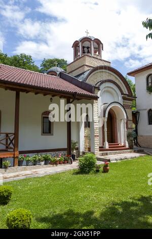 Monastero ortodosso di Divotino dedicato alla Santissima Trinità al monte Lyulin, nella regione della città di Sofia, Bulgaria Foto Stock