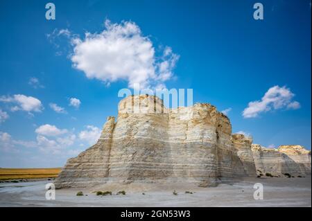 Monument Rocks in Grove County, Kansas. La formazione di gesso di roccia è un punto di riferimento naturale nazionale elencato. Foto Stock