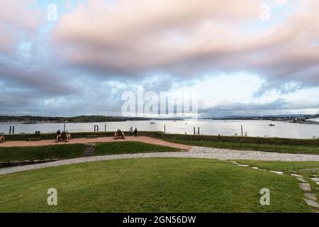 Oslo, Norvegia. Settembre 2021. Vista panoramica del fiordo dal parco della Fortezza di Akershus nel centro della città Foto Stock