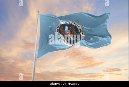 Minsk, Bielorussia - Maggio, 2021: Bandiera della United States National Security Agency, NSA ondeggiante nel vento. Difesa nazionale degli Stati Uniti. Spazio di copia. illustrazione 3d. Foto Stock