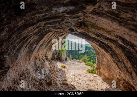 Grotta Danianos vicino Agalas sull'isola greca ionica di Zante o Zante in grecia in estate. Foto Stock