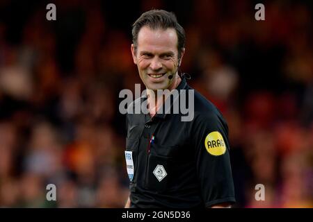 DEVENTER, PAESI BASSI - SETTEMBRE 22: Arbitro Bas Nijhuis durante la partita olandese di Eredisie tra aquile Passi pure e PSV all'Adelaarshorst il 22 Settembre 2021 a Deventer, Paesi Bassi (Foto di Dennis Bresser/Orange Pictures) Foto Stock