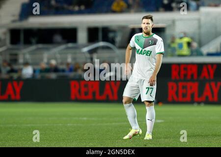 Bergamo, Italia. 21 settembre 2021. Italia, Bergamo, sept 21 2021: Giorgos Kyriakopoulos (difensore Sassuolo) in attesa di un lancio nella seconda metà durante la partita di calcio ATALANTA vs SASSUOLO, Serie A 2021-2022 day5, stadio Gewiss (Foto di Fabrizio Andrea Bertani/Pacific Press) credito: Pacific Press Media Production Corp./Alamy Live News Foto Stock