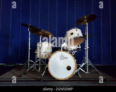 Gretsch drum ambientato sul palco nel D.B.A. 100 Men Hall, un percorso blues e Chitlin Circuit a Bay St. Louis, Mississippi Foto Stock