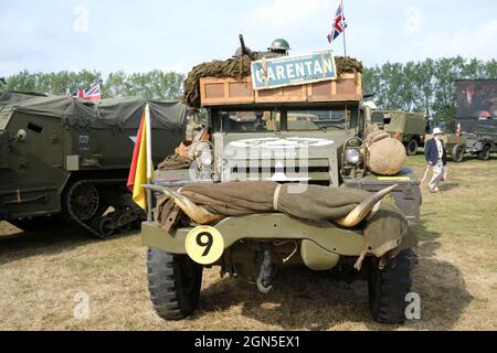 Settembre 2021 - pista US Military 1/2 in mostra al Goodwood Revival gara per auto e moto d'epoca. Foto Stock