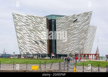 Titanic Belfast Museum, Titanic Quarter, City of Belfast, Northern Ireland, Regno Unito Foto Stock