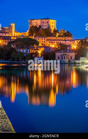 Paesaggio di Capodimonte, antico borgo su un promontorio sul lago di Bolsena, Lazio, Italia Foto Stock