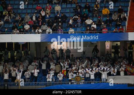 Madrid, Spagna. 22 settembre 2021. Suporters durante la partita la Liga tra Real madrid e RCD Mallorca allo Stadio Santiago Bernabeu di Madrid, Spagna. Credit: DAX Images/Alamy Live News Foto Stock