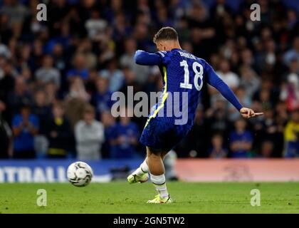 Stamford Bridge, Chelsea, Londra, Regno Unito. 22 settembre 2021. EFL Cup Football, Chelsea versus Aston Villa; Ross Barkley di Chelsea che prende una penalità durante la punizione shootout credito: Action Plus Sports/Alamy Live News Foto Stock