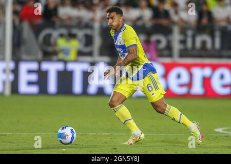 Il difensore brasiliano della Juventus Danilo controlla la palla durante la Serie Una partita di calcio tra Spezia e Juventus allo Stadio Alberto Picco, la Spezia , Italia, il 22 2021 settembre. Foto Stock