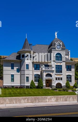 Il tribunale della contea di Garfield, con la statura della giustizia in cima, è un tribunale classico a Pomeroy, stato di Washington, Stati Uniti Foto Stock