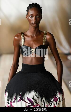 Milano, Italia. 22 settembre 2021. ROBERTO CAVALLI SS22 pista durante la settimana della Moda di Milano il 2021 settembre - Milano, Italia. 22/09/2021 Credit: dpa/Alamy Live News Foto Stock