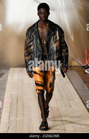 Milano, Italia. 22 settembre 2021. ROBERTO CAVALLI SS22 pista durante la settimana della Moda di Milano il 2021 settembre - Milano, Italia. 22/09/2021 Credit: dpa/Alamy Live News Foto Stock