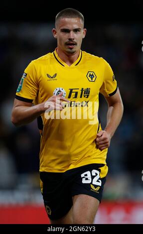 Wolverhampton, Inghilterra, 22 settembre 2021. Leander Dendoncker di Wolverhampton Wanderers durante la partita della Carabao Cup a Molineux, Wolverhampton. Il credito dell'immagine dovrebbe leggere: Darren Staples / Sportimage Credit: Sportimage/Alamy Live News Foto Stock