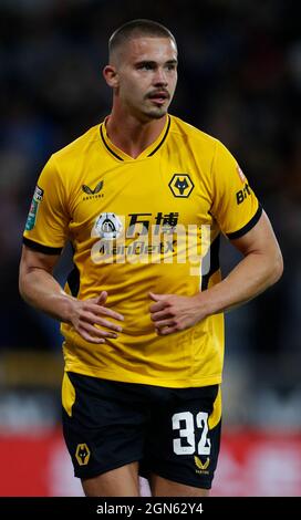 Wolverhampton, Inghilterra, 22 settembre 2021. Leander Dendoncker di Wolverhampton Wanderers durante la partita della Carabao Cup a Molineux, Wolverhampton. Il credito dell'immagine dovrebbe leggere: Darren Staples / Sportimage Credit: Sportimage/Alamy Live News Foto Stock