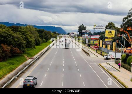 Autostrada a nord alla periferia di Bogotá nel comune di Chía Cundinamraca Foto Stock