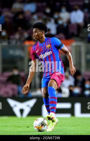 BARCELLONA - SET 20: Alejandro Balde in azione durante la partita de la Liga tra il FC Barcelona e Granada CF de Futbol allo stadio Camp Nou di Septem Foto Stock