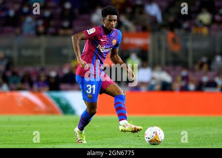 BARCELLONA - SET 20: Alejandro Balde in azione durante la partita de la Liga tra il FC Barcelona e Granada CF de Futbol allo stadio Camp Nou di Septem Foto Stock