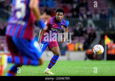 BARCELLONA - SET 20: Alejandro Balde in azione durante la partita de la Liga tra il FC Barcelona e Granada CF de Futbol allo stadio Camp Nou di Septem Foto Stock