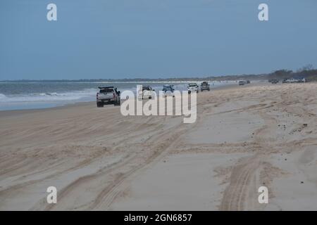 Bribie Island, QLD, Australia - 5 settembre 2021: Trazione integrale sulla spiaggia. Foto Stock