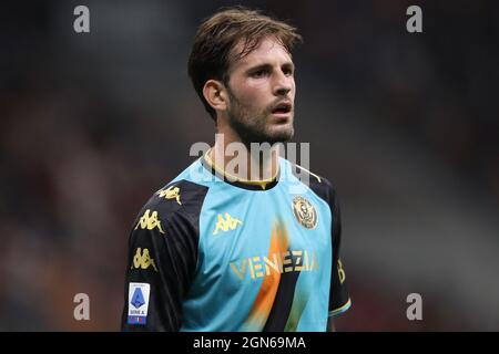 Milano, 22 settembre 2021. Mattia Aramu del Venezia FC si presenta durante la serie A alla gara di Giuseppe Meazza, Milano. Il credito d'immagine dovrebbe essere: Jonathan Moscrop / Sportimage Credit: Sportimage/Alamy Live News Foto Stock