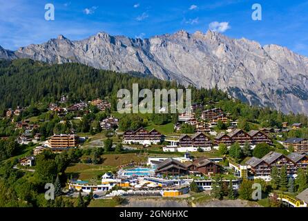 Stazione termale di Ovronnaz con la stazione termale di Ovronnaz, Vallese, Svizzera Foto Stock