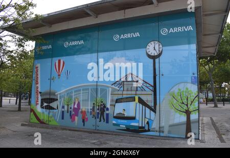 Stazione degli autobus arriva nel centro di Milton Keynes. Foto Stock