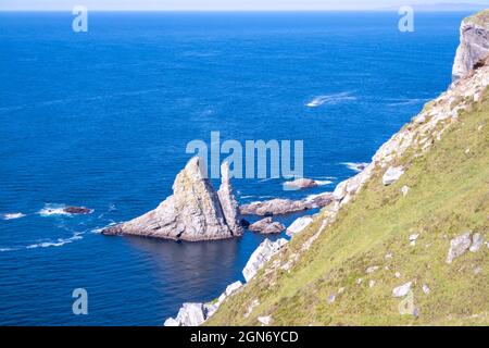 Lo stack di mare An Bhuideal nella contea di Donegal - lo stack di mare più alto in Irlanda. Foto Stock