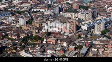 Una fotografia aerea del centro della città di Preston, Inghilterra nord-occidentale, Regno Unito, che mostra edifici universitari e civici Foto Stock