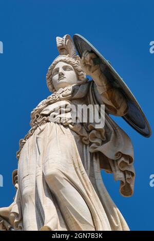 La dea Atena, statua nel centro di Atene Foto Stock