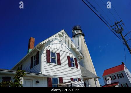 Fenwick Island, DE, USA – 19 settembre 2021: Il faro di Fenwick Island si trova a Delaware, al confine tra Maryland e Delaware, lungo le COA atlantiche Foto Stock